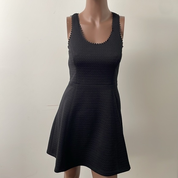 Club Monaco Cutout Mini Dress Taura Scallop Edge Sleeveless Cocktail Black 0 - Picture 1 of 12